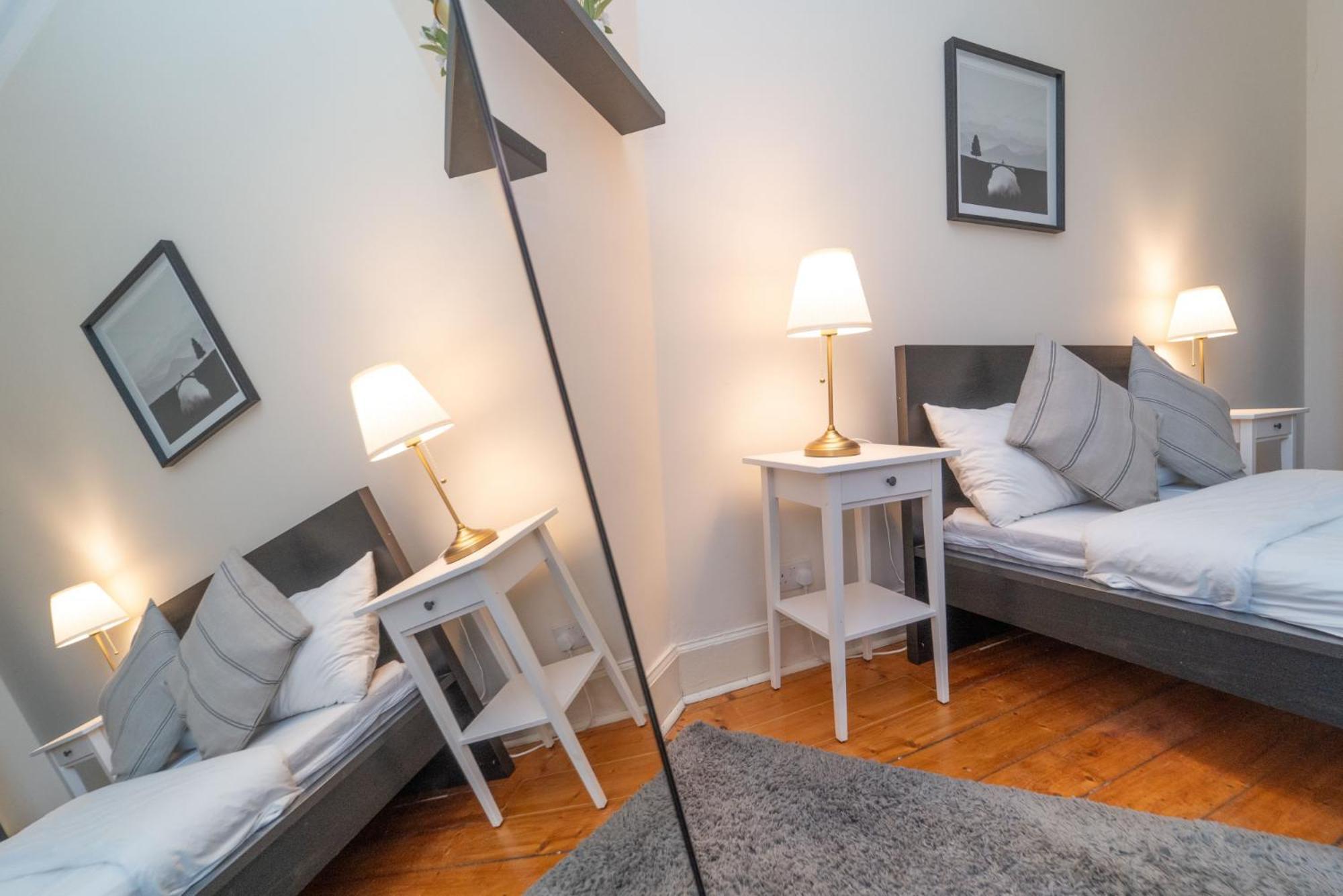 Large City Corner Apartment EDI Exteriér fotografie