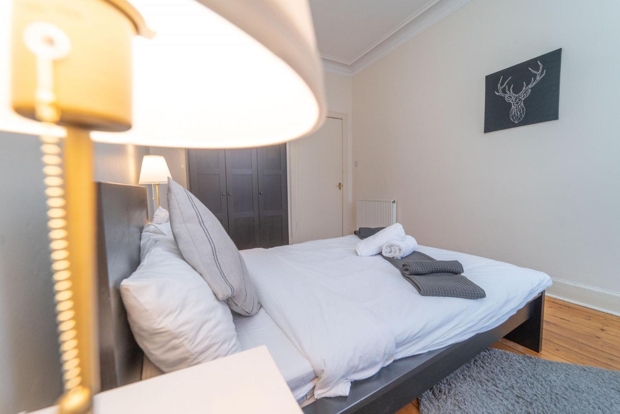 Large City Corner Apartment EDI Exteriér fotografie