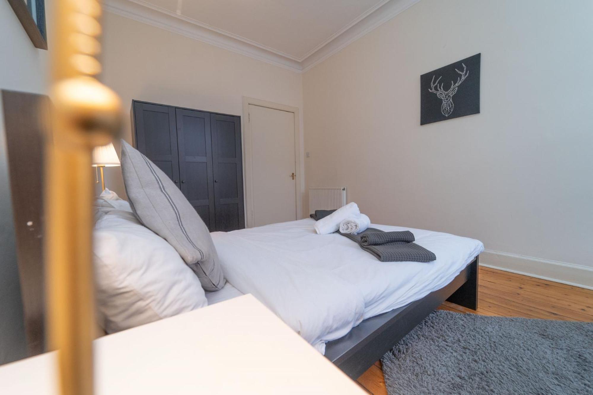 Large City Corner Apartment EDI Exteriér fotografie